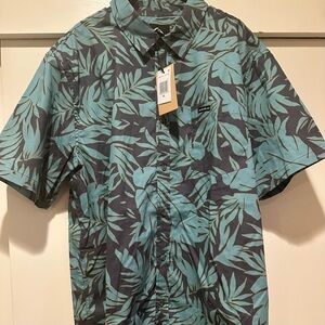 Men’s XL Quicksilver short sleeve shirt